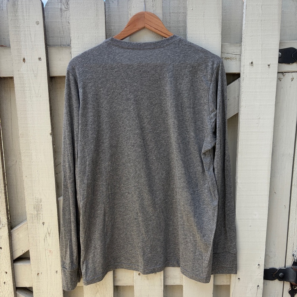NBA Knicks Logo Gray Long Sleeve Tee - Picture 4 of 4